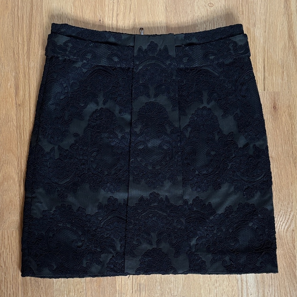 Robert Rodriguez Black Lace Skirt over dark green fabric. Size 2